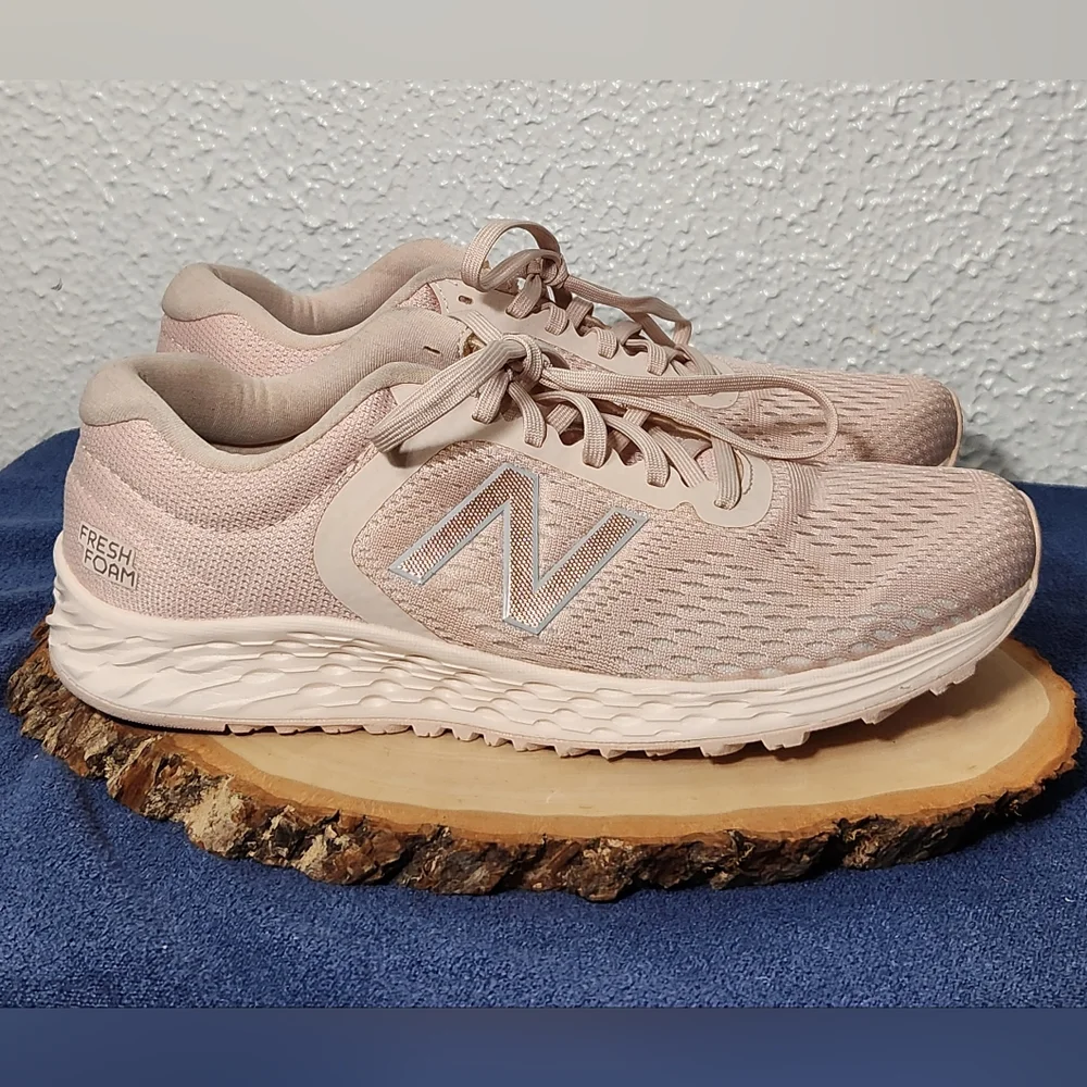 New Balance Women's Pink Running Shoes Size 9 - Picture 1 of 8